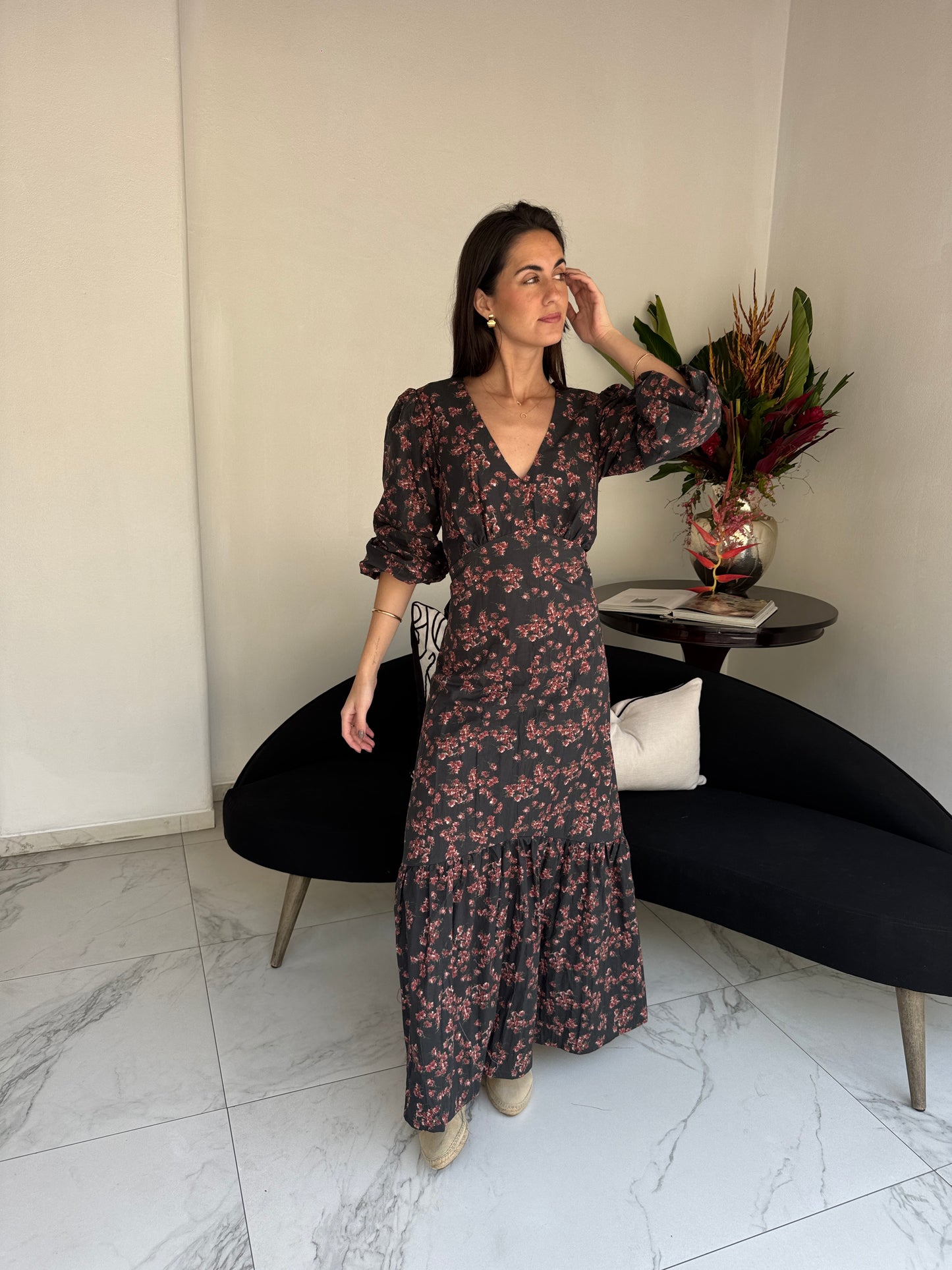 Vestido Sofía Gris Oscuro con flores rojas - Edición Limitada