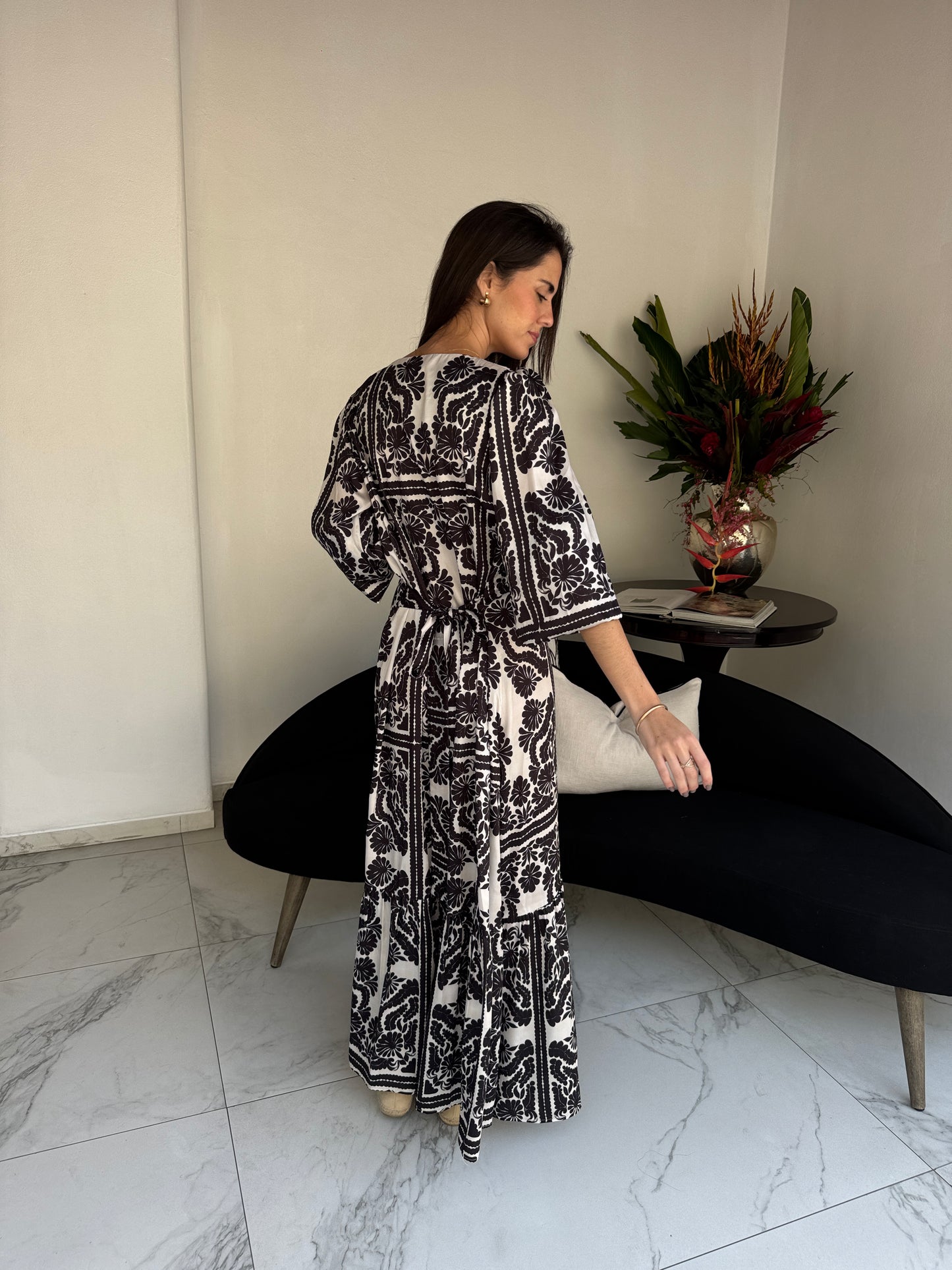 Vestido Sofía Blanco con Negro - Edición Limitada