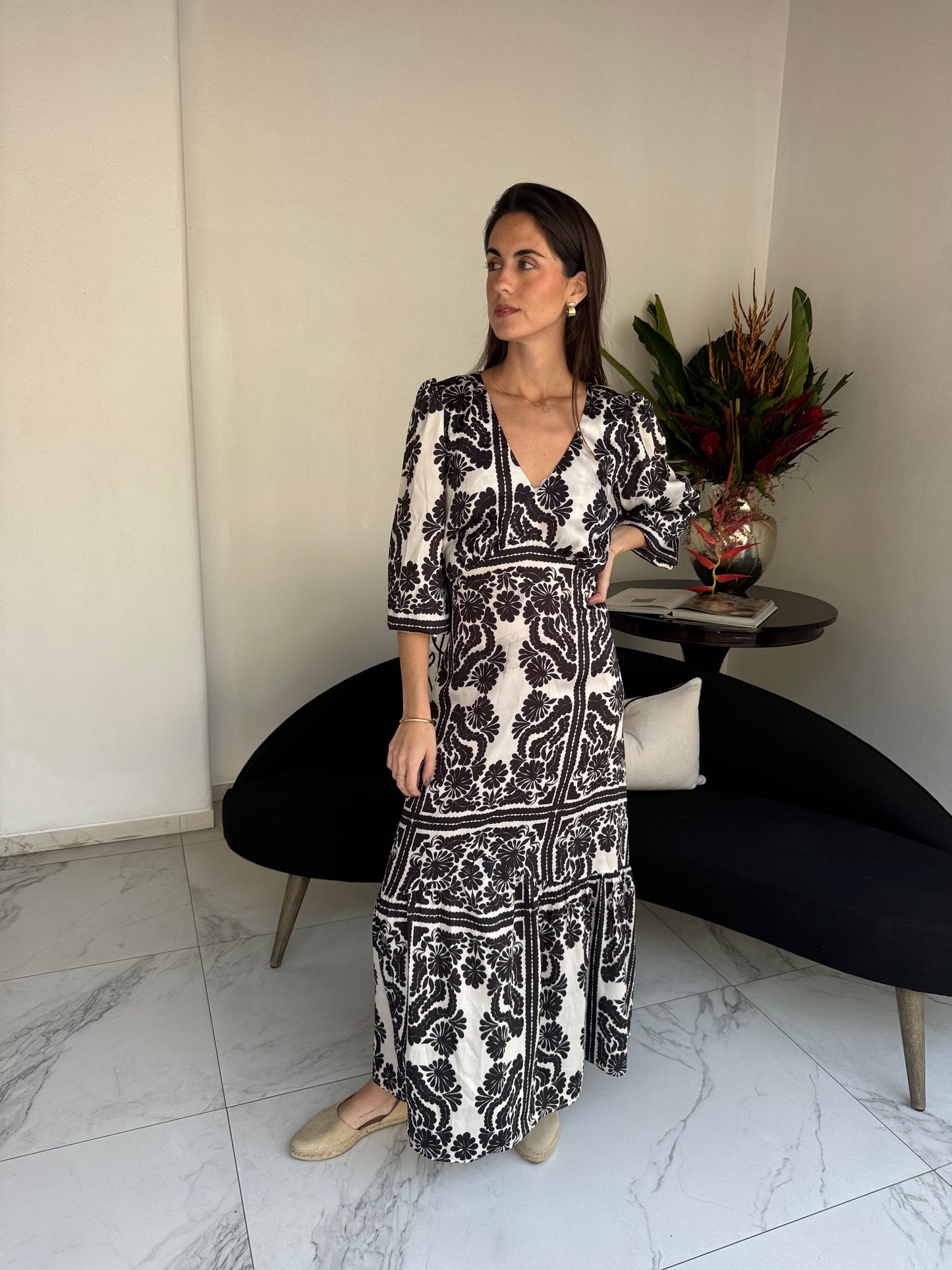 Vestido Sofía Blanco con Negro - Edición Limitada